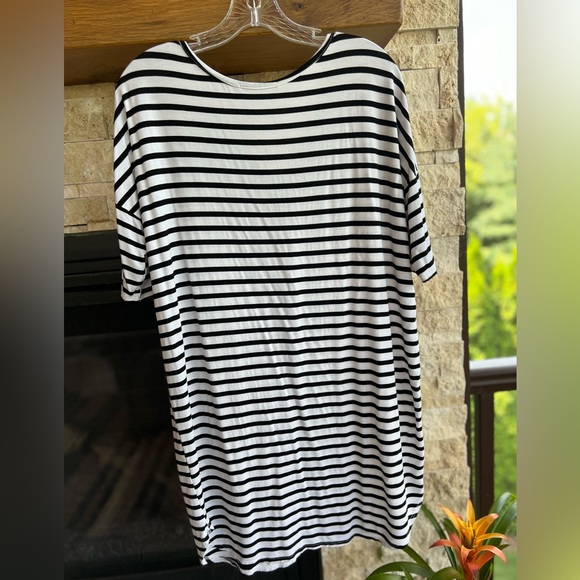 Carly Jean Los Angeles Striped Midi Dress - Picture 8 of 9